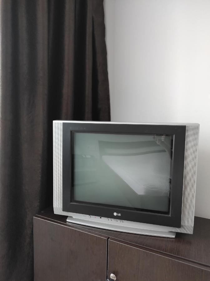 2 Комнатная С Новым Ремонтом, Кондиционером, В Самом Центре Riwne Exterior foto