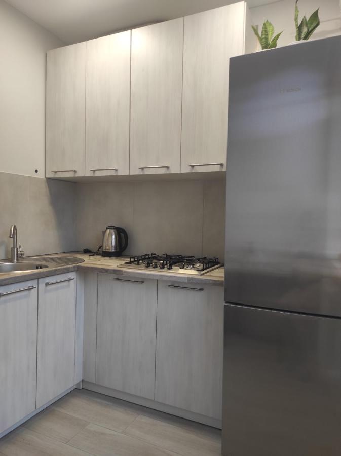 2 Комнатная С Новым Ремонтом, Кондиционером, В Самом Центре Riwne Exterior foto